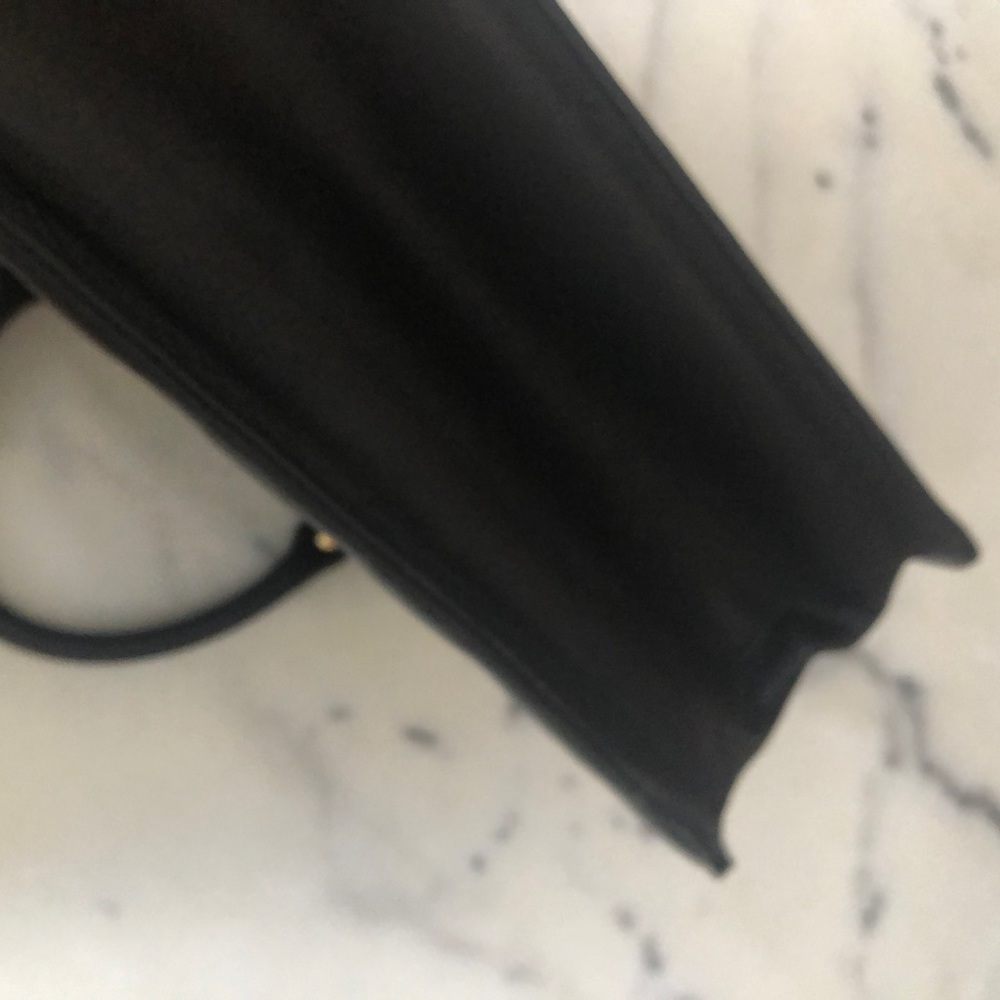 Olivia Harris black leather bag with gold accents - Picture 4 of 6